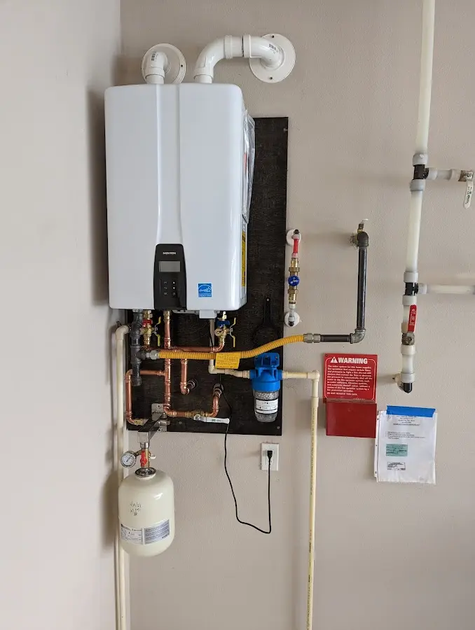 Professional plumber installing copper piping in a Ironton home